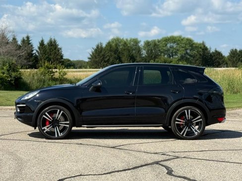 Used 2012 Porsche Cayenne Turbo image 4