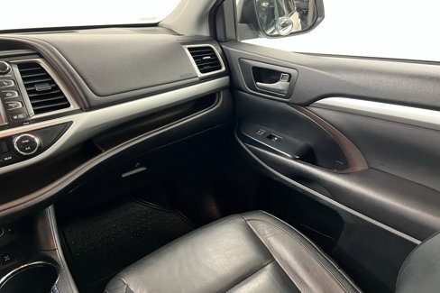 Used 2016 Toyota Highlander XLE image 11