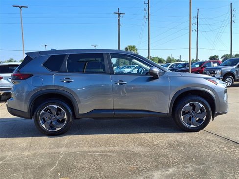 Used 2024 Nissan Rogue SV image 29