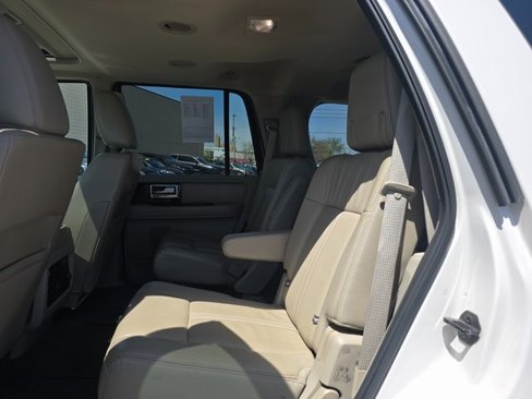 Used 2016 Lincoln Navigator Select image 12