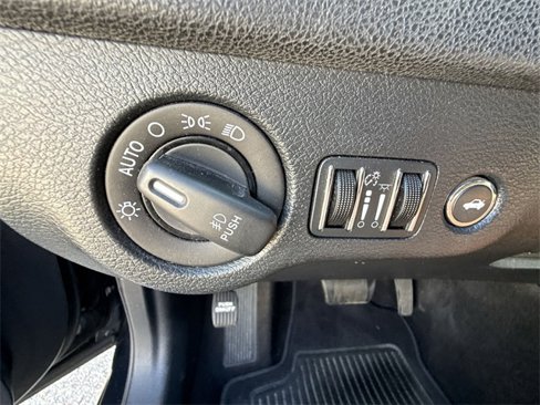 Used 2014 Chrysler 300 C image 18