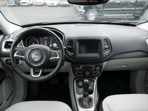 Used 2018 Jeep Compass Latitude w/ Popular Equipment Group image 3