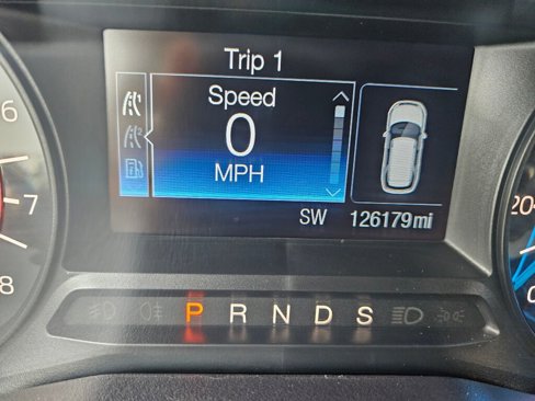 Used 2016 Ford Explorer XLT image 3