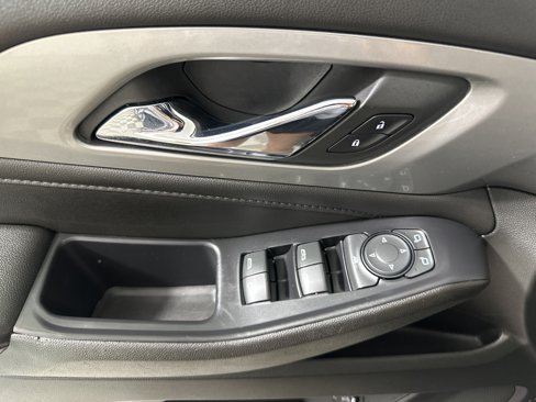 Used 2022 Chevrolet Traverse LT image 11