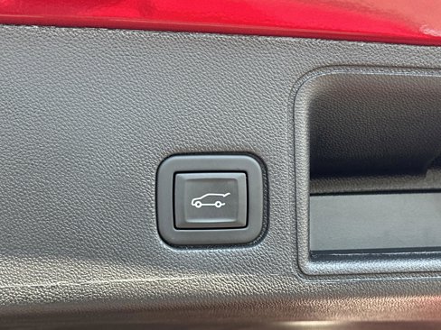 Used 2024 GMC Terrain SLT image 35