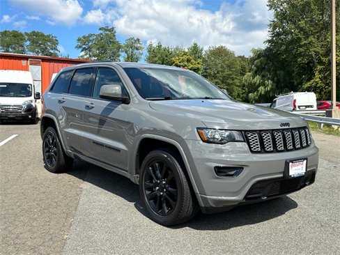Used 2022 Jeep Grand Cherokee Laredo X image 5