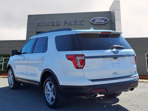 Used 2018 Ford Explorer XLT w/ Equipment Group 202A image 5