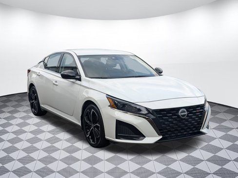 Used 2023 Nissan Altima 2.5 SR image 2