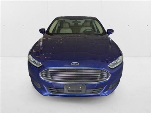 Used 2015 Ford Fusion SE image 2