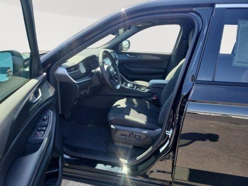 New 2025 Jeep Grand Cherokee Laredo X w/ Luxury Tech Group I image 9