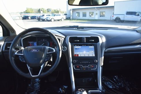 Used 2018 Ford Fusion SE w/ Fusion SE Technology Package image 35