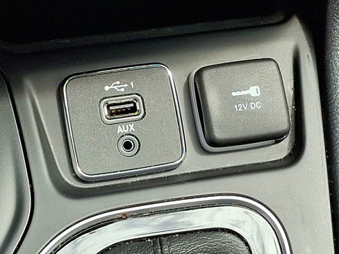 Used 2020 Jeep Cherokee Latitude Plus image 27