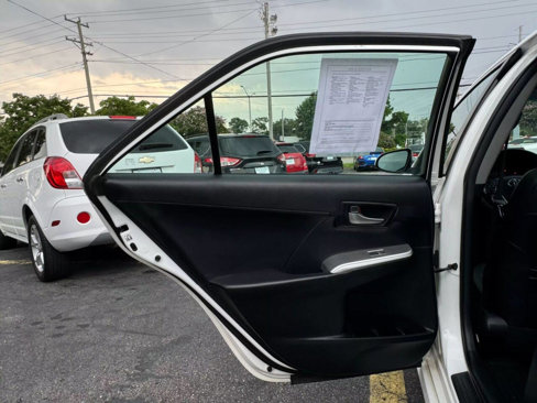Used 2014 Toyota Camry SE image 12