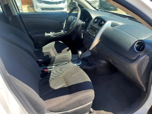 Used 2018 Nissan Versa SV image 4