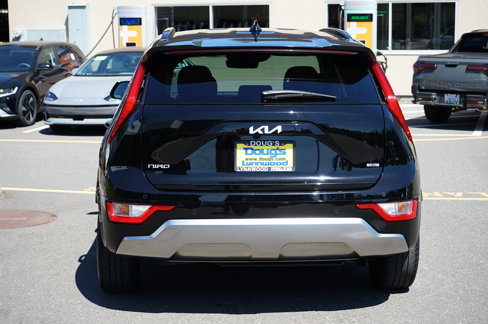 Used 2023 Kia Niro SX image 4