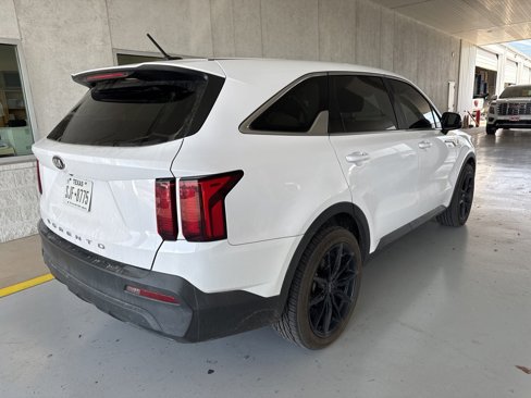Used 2021 Kia Sorento LX image 2