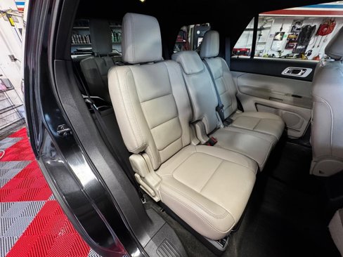 Used 2015 Ford Explorer XLT w/ Equipment Group 202A image 10
