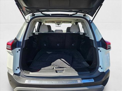 Used 2022 Nissan Rogue SV image 6