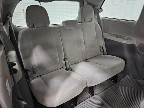 Used 2015 Toyota Sienna LE image 8