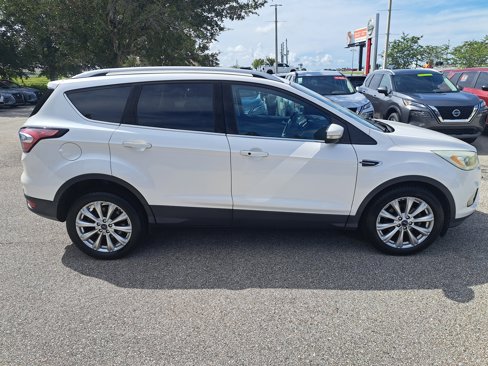 Used 2017 Ford Escape Titanium image 4