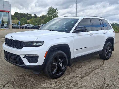 Used 2024 Jeep Grand Cherokee Limited w/ Black Appearance Package image 3