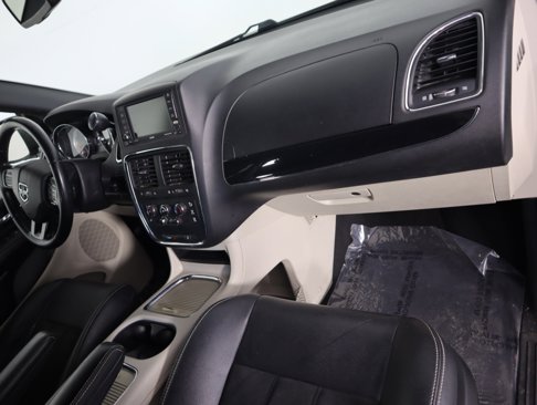 Used 2019 Dodge Grand Caravan SXT image 12