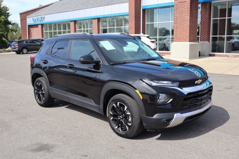 Used 2022 Chevrolet TrailBlazer LT w/ Convenience Package image 2