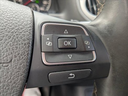 Used 2016 Volkswagen Tiguan S image 10