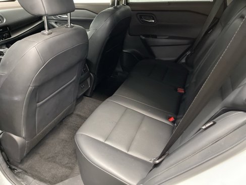 Used 2022 Nissan Rogue SV w/ SV Premium Package image 17