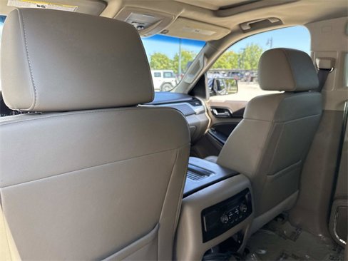 Used 2017 Chevrolet Suburban Premier image 18