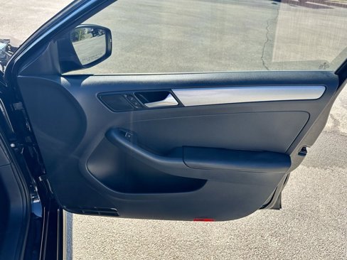 Used 2015 Volkswagen Jetta SE image 29