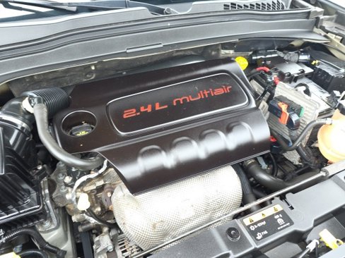 Used 2018 Jeep Renegade Latitude w/ Cold Weather Group image 44