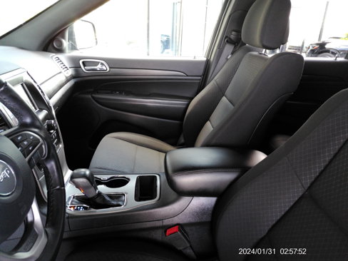 Used 2019 Jeep Grand Cherokee Laredo image 12