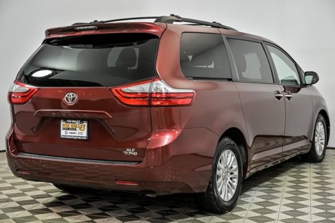 Used 2015 Toyota Sienna XLE image 7