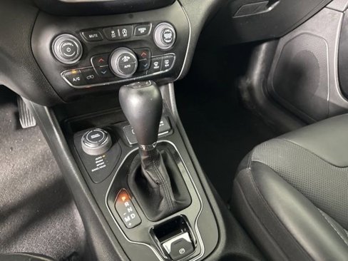 Used 2023 Jeep Cherokee Altitude Lux image 23