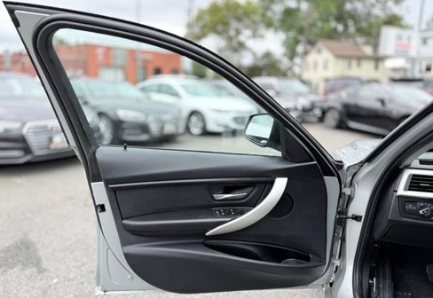 Used 2014 BMW 320i xDrive Sedan image 16