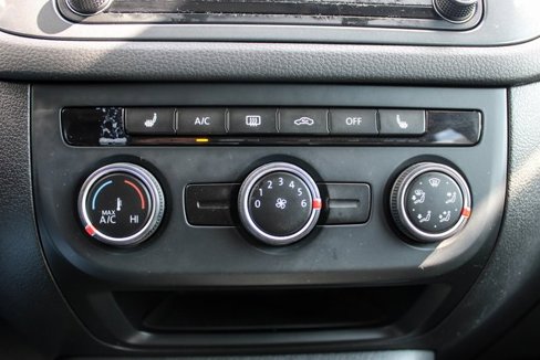 Used 2017 Volkswagen Tiguan S image 22