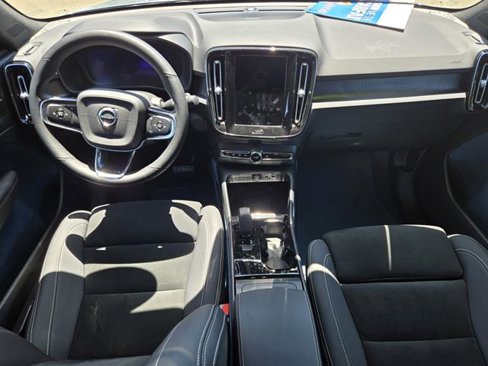 Certified 2023 Volvo C40 P8 Recharge Ultimate image 12
