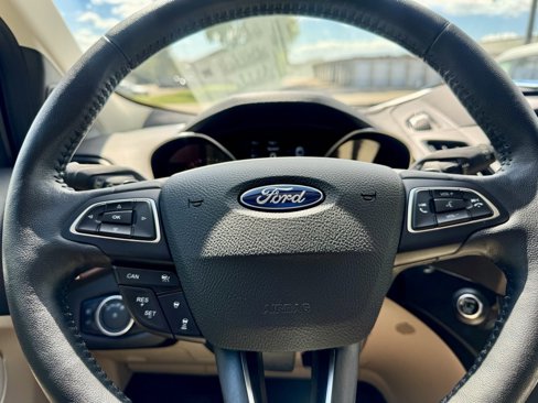 Used 2018 Ford Escape Titanium w/ Ford Safe & Smart Package image 26