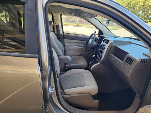 Used 2008 Jeep Compass Sport image 11