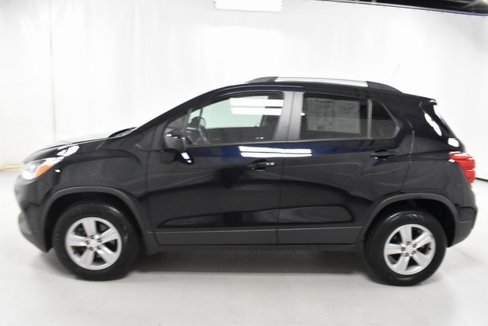Used 2022 Chevrolet Trax LT w/ LT Convenience Package image 8