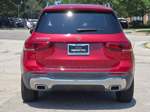 Used 2021 Mercedes-Benz GLB 250 w/ Premium Package image 7