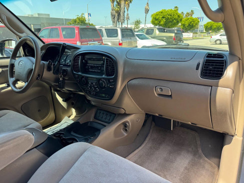 Used 2005 Toyota Sequoia SR5 image 20