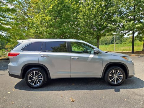Used 2018 Toyota Highlander XLE image 5