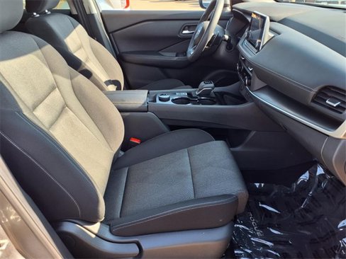 Used 2024 Nissan Rogue SV image 21