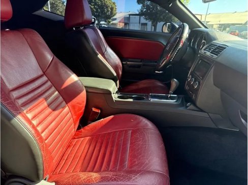 Used 2014 Dodge Challenger SXT image 10