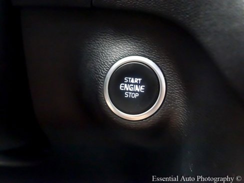 Used 2020 Volvo XC40 T4 R-Design image 22