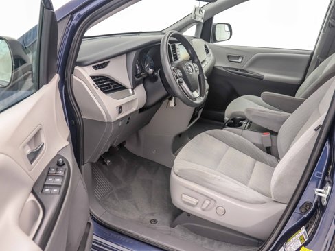 Used 2020 Toyota Sienna LE image 18