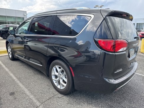 Used 2018 Chrysler Pacifica Touring-L Plus w/ Advanced Safetytec Group image 6
