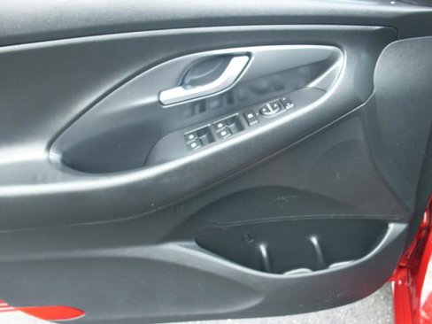 Used 2018 Hyundai Elantra GT image 14